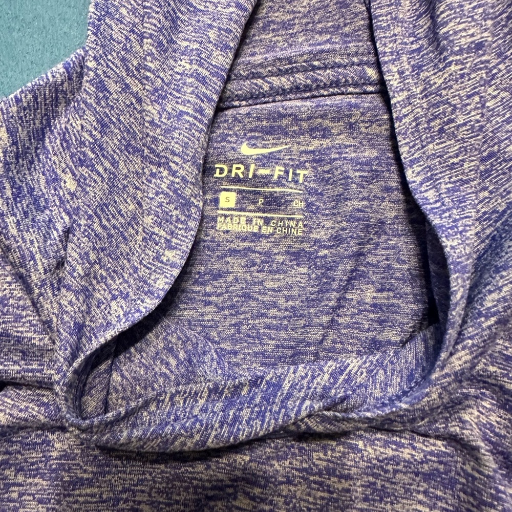 Small Nike pullover - Picture 9 of 16